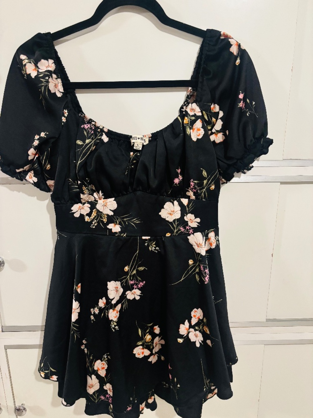 Inspired Hearts Black Floral Romper Short Sleeves Sz Large